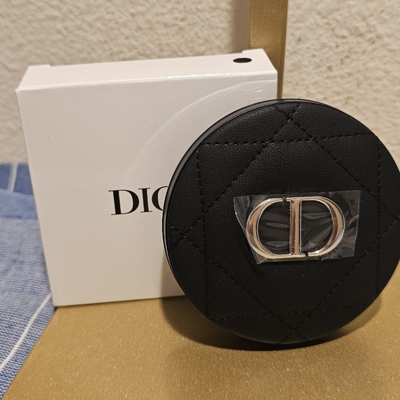 Dior Black Quilted CD Compact Case Gold Logo Round Cosmetic Case – OS - Picture 2 of 8